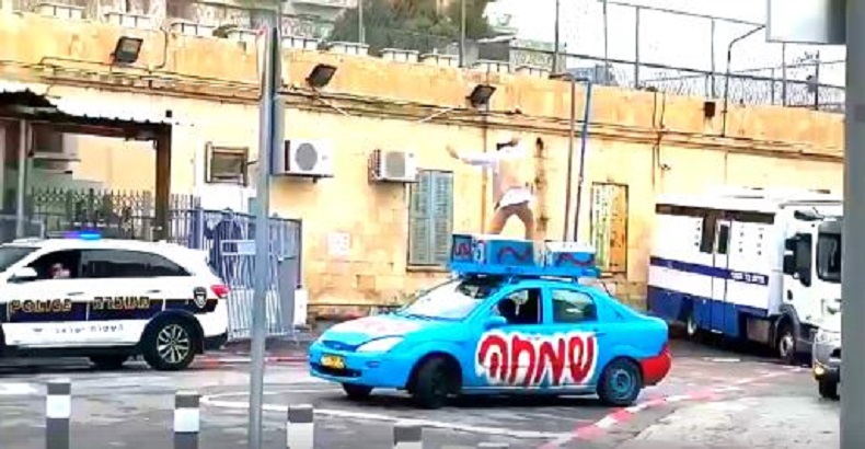 Ce Breslev fait danser les gardiens de prison