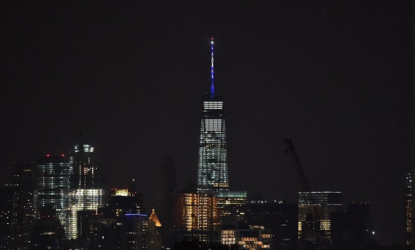 Un puissant message : New York illumine en bleu et blanc le World Trade Center pour fêter le 71ème anniversaire de l’Etat d’Israël