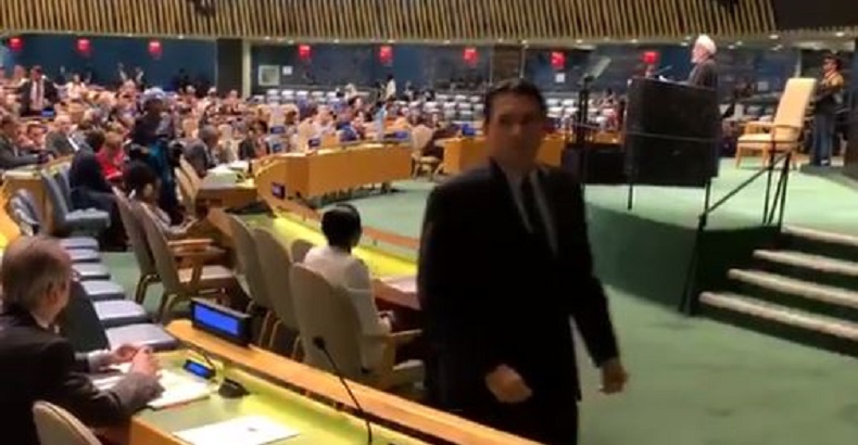 Rouhani parle, l'ambassadeur israélien quitte la salle